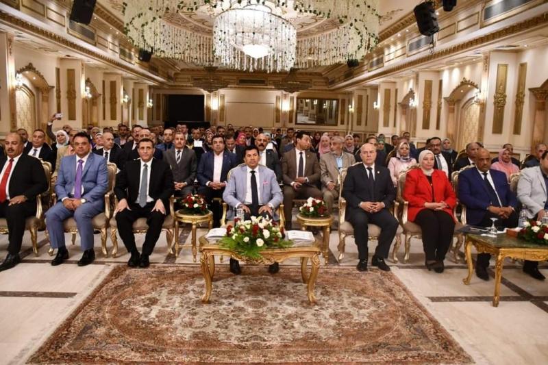 محافظ كفر الشيخ يشيد بجهود منسقي ومشرفي المحافظة لمشروع «المصريون يتعلمون لمحو الأمية»|صور
