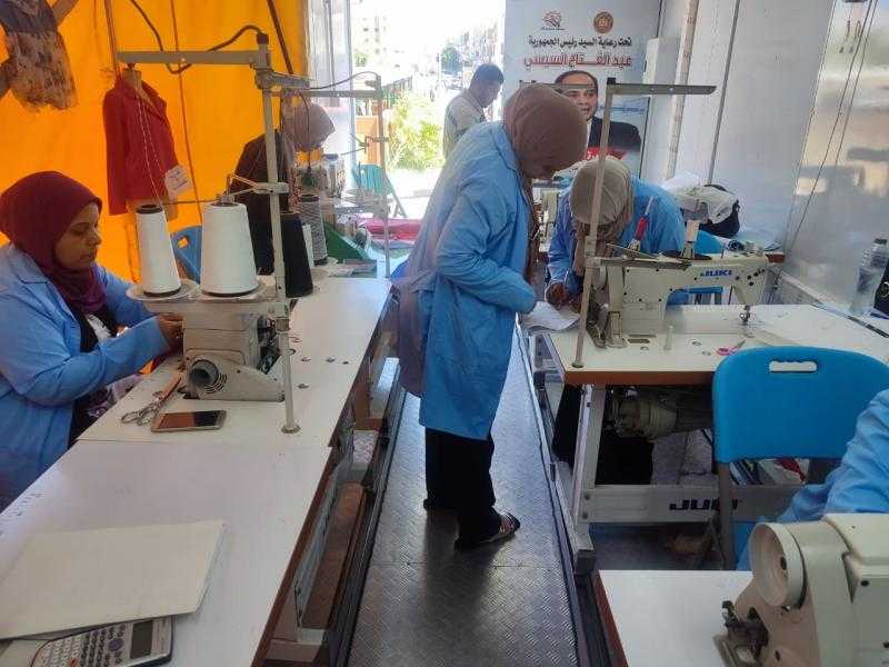 وزارة القوى العاملة : انتهاء دورة تدريبية على مهنة التفصيل والحياكة بالبحر الأحمر