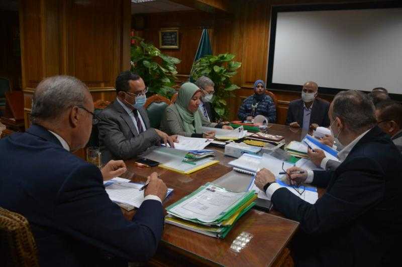 محافظ القليوبية يترأس اجتماع لجنة اختيار القيادات لشغل وظيفة نائب رئيس مركز أو مدينة أو حي