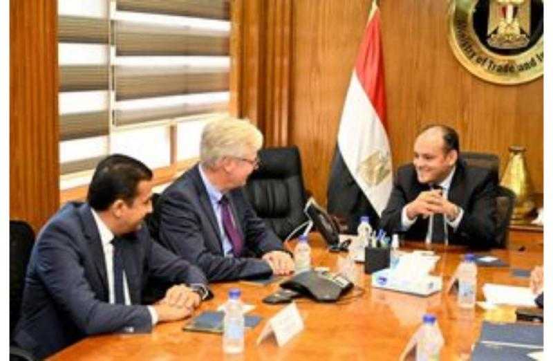 وزير التجارة يبحث مع وفد الغرف الألمانية فرص تعزيز التعاون الاستثماري