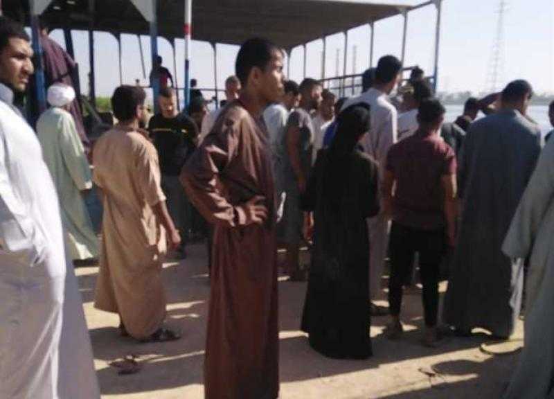 ننشر أول صور لحادث معدية بنى سويف.. «الإنقاذ النهري» يكثف البحث للعثور على طفل ورجل مفقودين