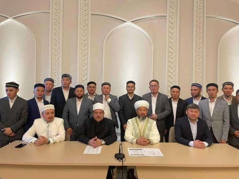 وزير الأوقاف ومفتي كازاخستان يتفقان على عقد المزيد من الدورات التدريبية للأئمة الكازاخستانيين