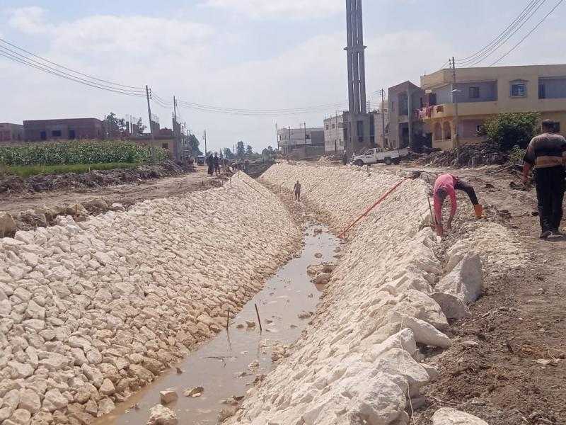 تبطين الترع والرصف بالانترلوك بدسوق وزراعة الاشجار وري الحدائق