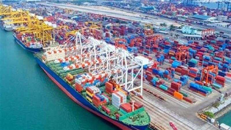 تداول 9 آلاف طن بضائع و592 شاحنة في موانئ البحر الأحمر