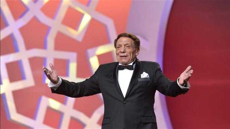 نقيب الممثلين: عادل إمام في صحة جيدة وينعم بحياة سعيدة مع أسرته