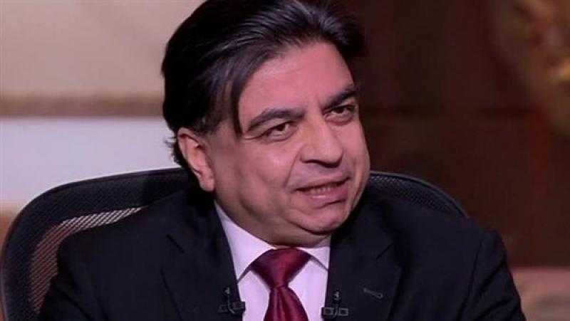 عميد معهد القلب الأسبق يسخر من تصريحات سماح أنور: إنهم يدعون إلى طب جديد