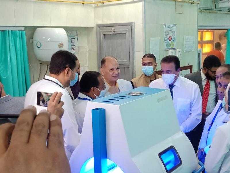 وزير الصحة ومحافظ أسيوط يتفقدان مستشفى الإيمان العام (صور)