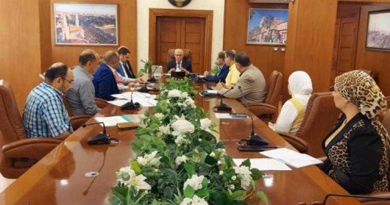 محافظ بورسعيد يبحث استعدادات استقبال العام الدراسي الجديد ويوجه بتشكيل لجان للمرور على المدارس