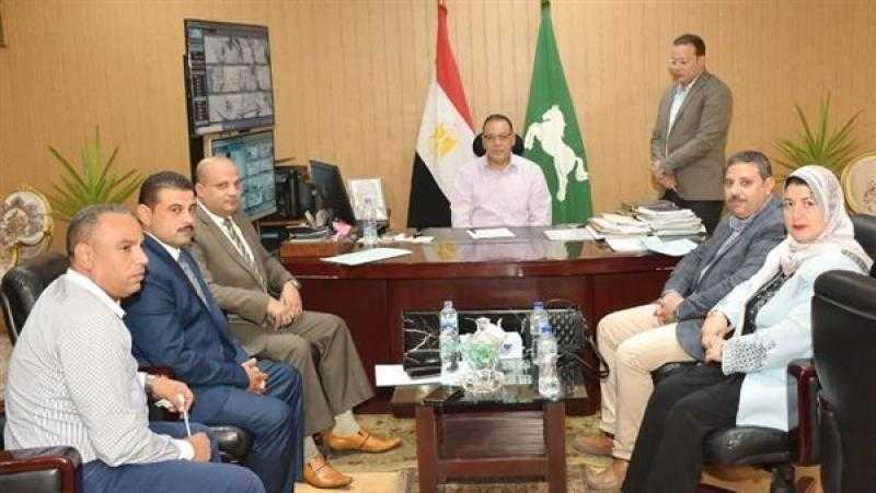 محافظ الشرقية ورئيس قطاع البريد يناقشان تطوير 50 مكتب بالقرى