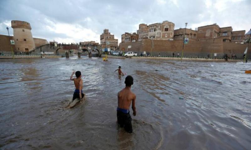 تقرير أممى: آلاف النازحين بسبب الصراع والفيضانات فى اليمن