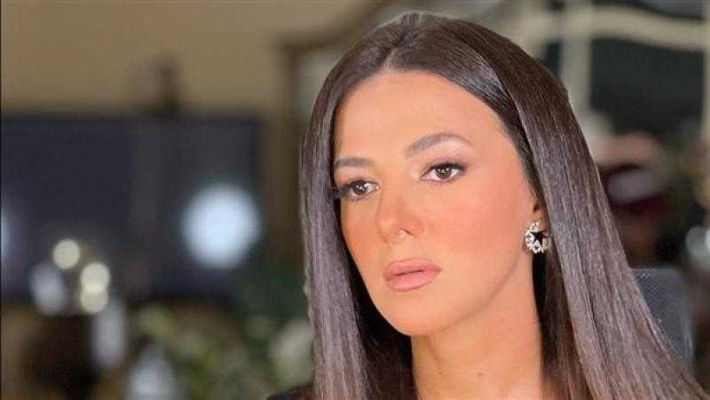 برفقة خالد جلال.. دنيا سمير غانم تروج ل”انستونا”