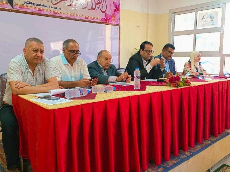 إجراء المقابلات الشخصية لاختبارات المتقدمين لتجديد مديري المدارس الابتدائية بالغربية | صور