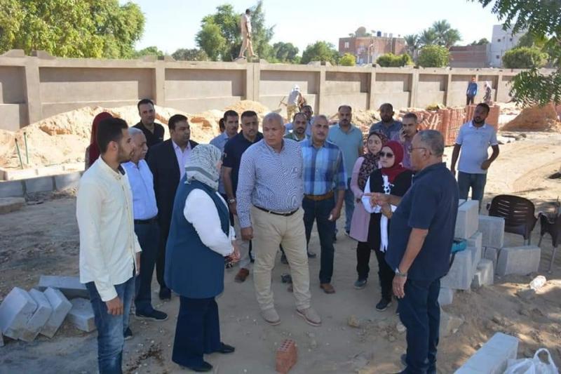 محافظ الوادي الجديد يتفقد مستجدات الأعمال بمدرسة التكنولوجيا التطبيقية | صور