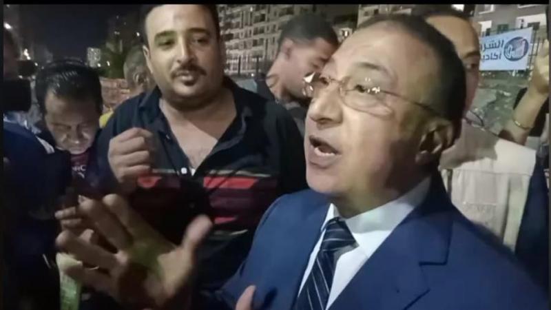 جولة مفاجئة لمحافظ الإسكندرية بمنطقة دربالة ويستمع لشكاوى المواطنين | صور