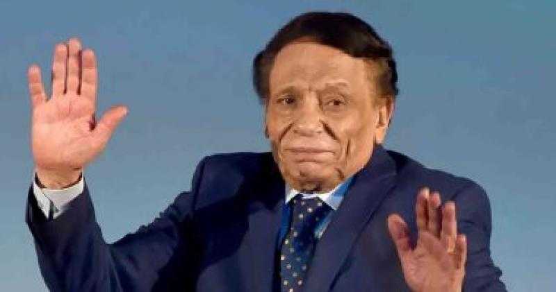 أشرف زكي: عادل إمام صحته زي الفل ونتواصل باستمرار مع أبناءه