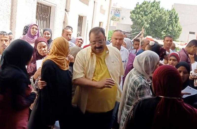 إقبال كبير من الأهالي على قافلة جامعة المنصورة الطبية في سفاجا | صور