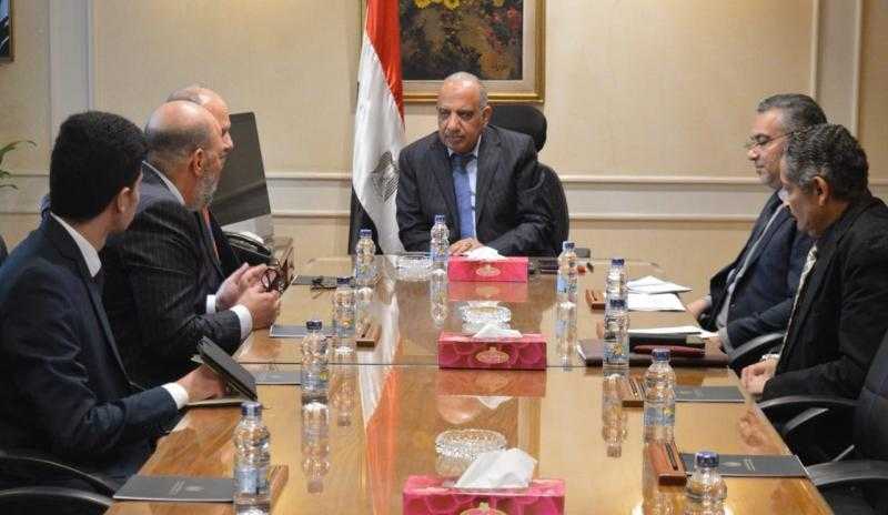 وزير قطاع الأعمال العام يبحث مع رئيس الجامعة الألمانية التعاون في البحث العلمي والتدريب