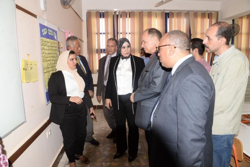 اللواء عصام سعد يتفقد المدرسة اليابانية بأسيوط الجديدة