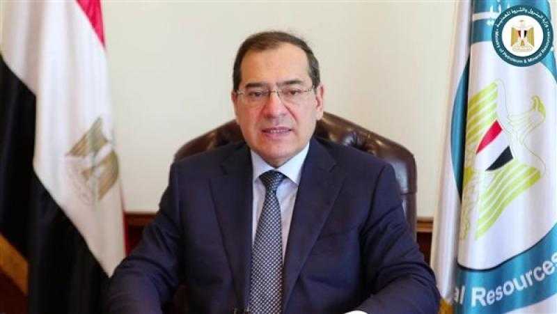 وزير البترول يوجه بزيادة محطات الوقود على الطرق المؤدية للعاصمة الإدارية والمدن الجديدة