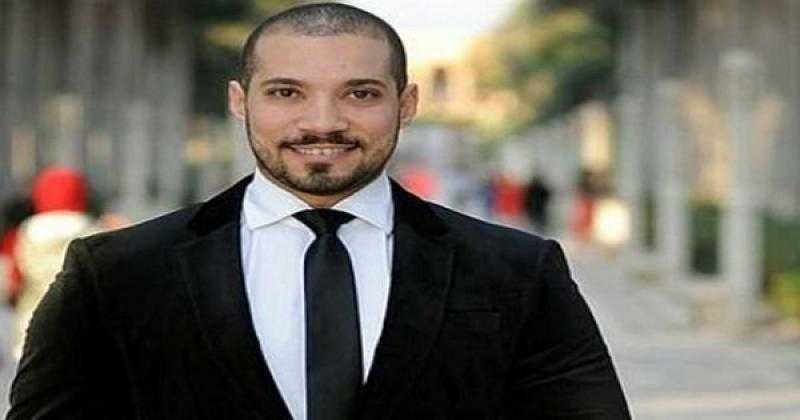 العزل من الوظيفة وإغلاق حساباته.. تطورات جديدة في واقعة عبدالله رشدي والسيدة العراقية