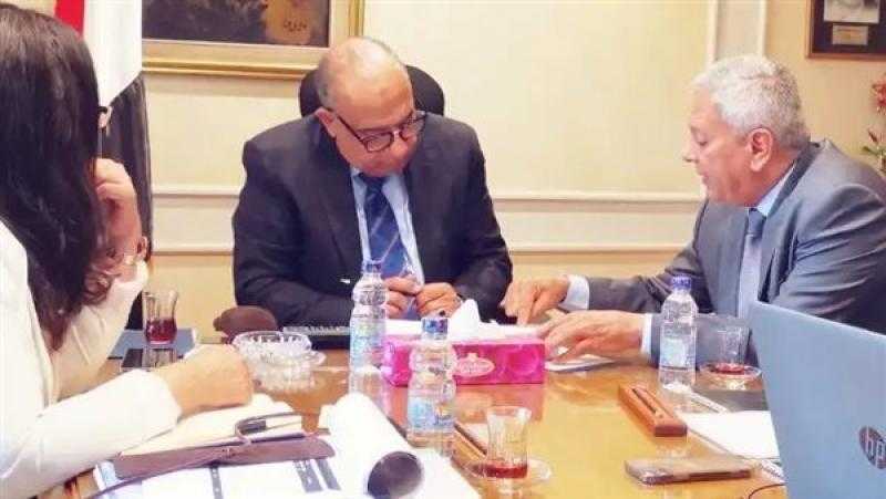 وزير قطاع الأعمال يتابع موقف مشروعات شركات القابضة للصناعات المعدنية