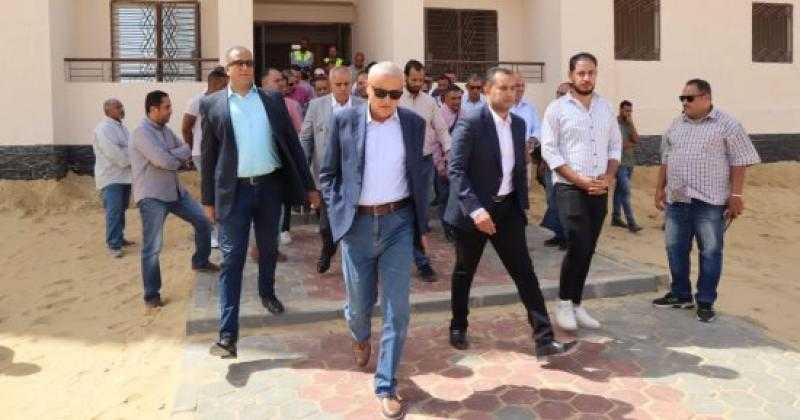 نائب رئيس هيئة المجتمعات العمرانية يتفقد مشروعات مدينة 15 مايو