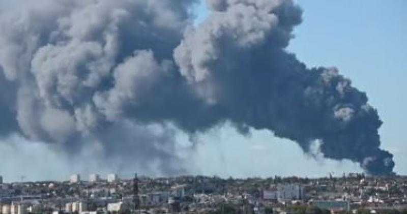 حريق ضخم فى أحد الأسواق فى العاصمة الفرنسية باريس