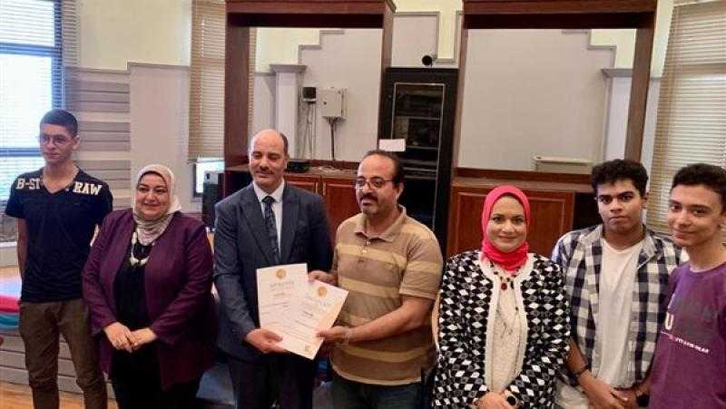 ”تعليم الإسكندرية” تكرم 130 طالبا من الفائزين في المسابقات العلمية