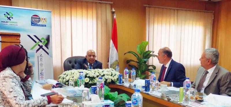 وزير قطاع الأعمال العام يتفقد ”القابضة للأدوية” ويجتمع بمجلس إدارة الشركة