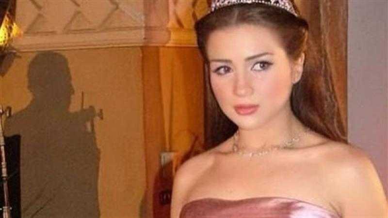 مي عز الدين تعلن عن مسابقة على فستان ”عمر وسلمى”