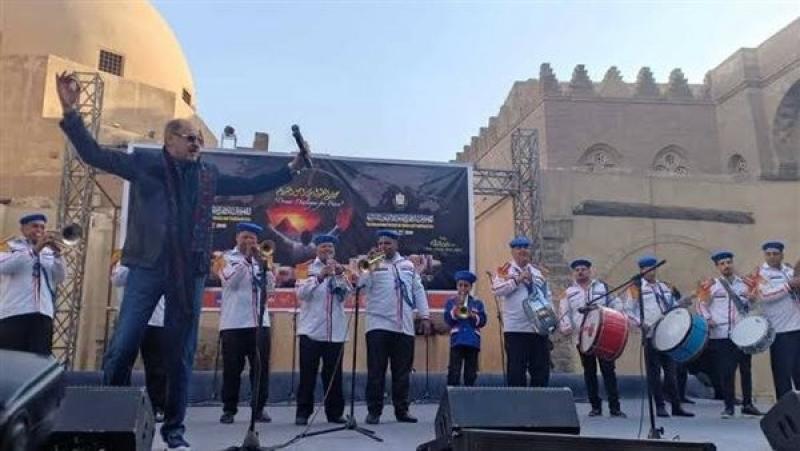 اليوم.. فرقة ”المايسترو” تحيي حفلاً غنائيا بشارع المعز