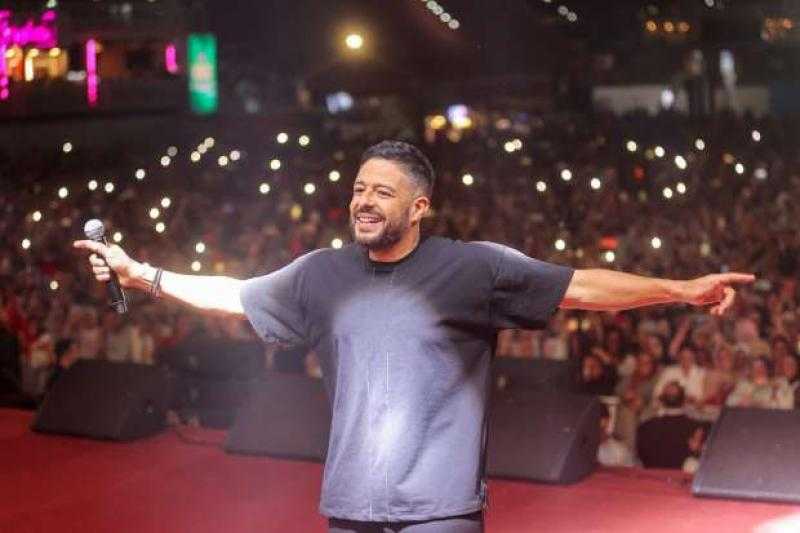 محمد حماقي يختتم حفلاته لخريجي جامعة الإسكندرية على شاطئ سيدي جابر.. صور