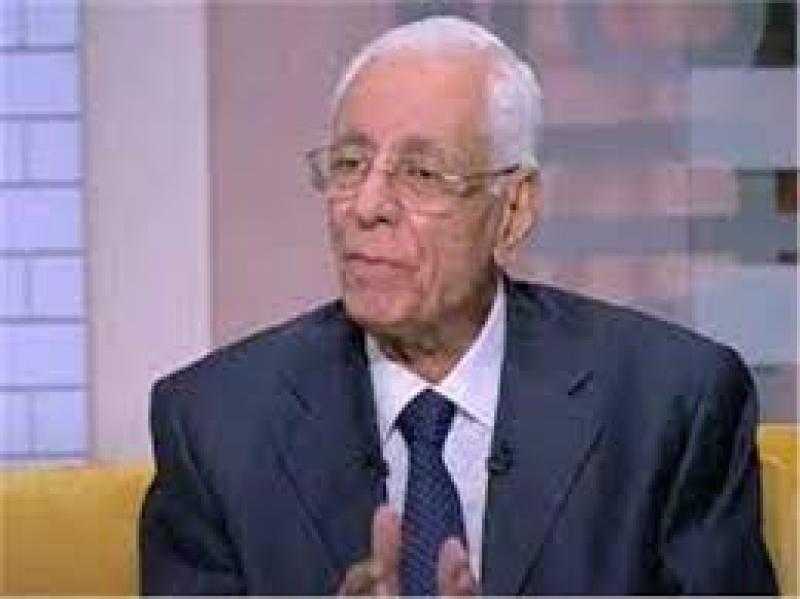 منها الصداع.. حسام موافي يوضح أسباب الوفاة الفجائية