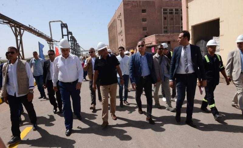 وزير قطاع الأعمال العام يتفقد شركة مصر لصناعة الكيماويات بالإسكندرية ويوجه بزيادة الإنتاج