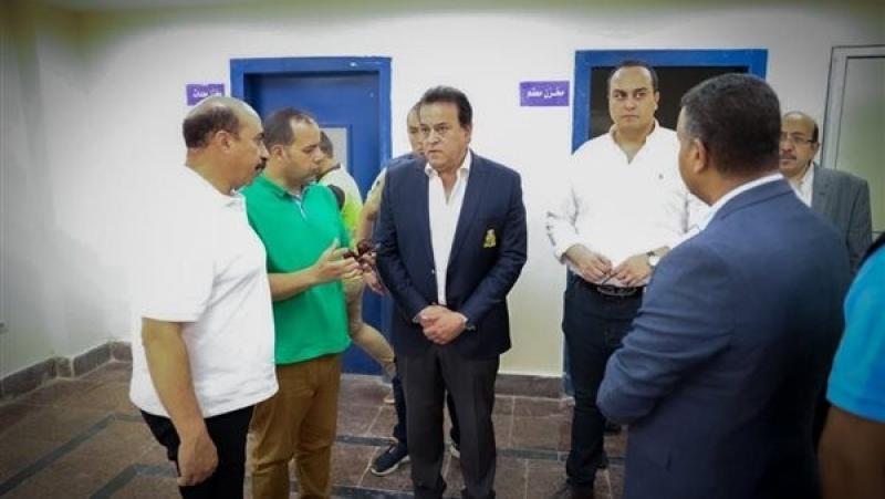 وزير الصحة يتابع معدلات تردد المواطنين على مركز تنمية أسرة كوم أمبو