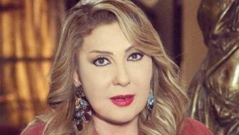 نادية الجندي تمزج بين الأناقة والأنوثة في مهرجان العين السينمائي