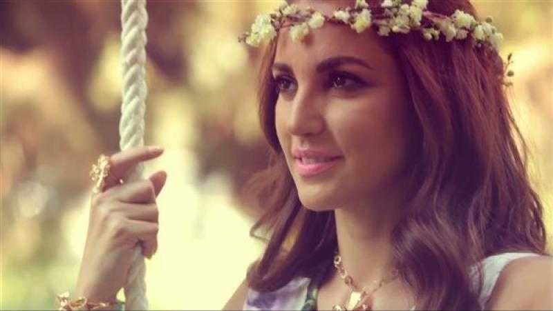 درة في رسالة غامضة عبر تويتر: كثيرون المعارف قليلون الأصدقاء