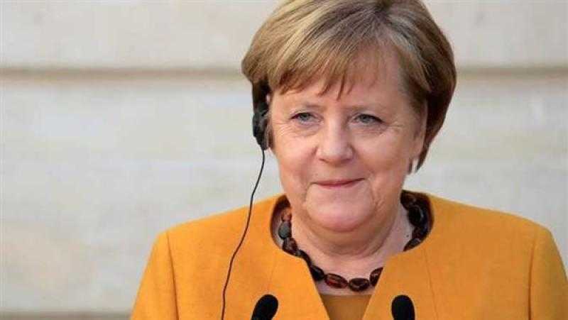 ميركل تدافع مجددا عن سياستها حيال روسيا وأوكرانيا