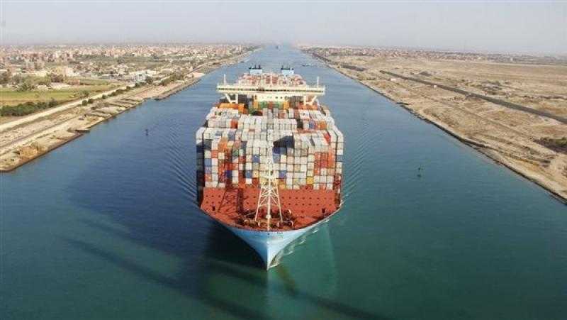 الحكومة تنفي اتخاذ السفن مسارات بديلة لقناة السويس بسبب رفع رسوم العبور