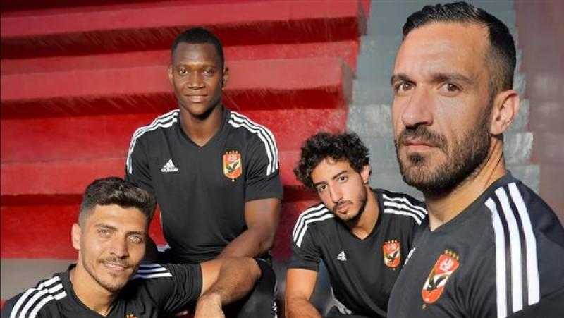 بـ«اللون الأسود».. الأهلي يعلن القميص البديل في الموسم الجديد