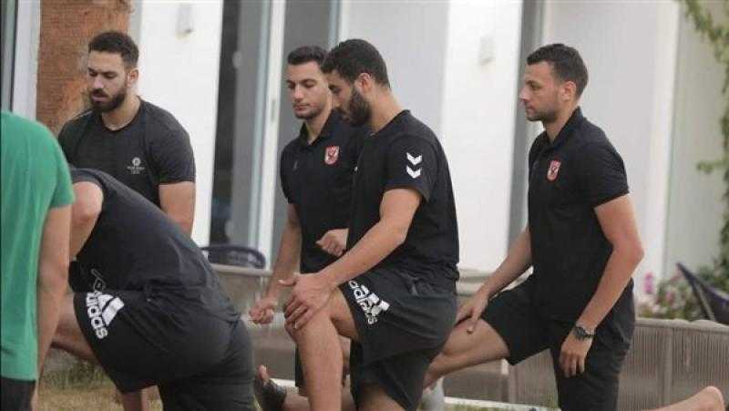 «رجال يد الأهلي» يجري تدريبات بدنية خفيفة في فندق الإقامة