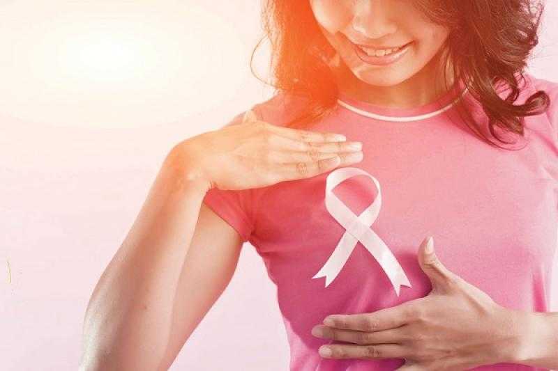 4 أعراض لسرطان الثدى .. تعرفى عليها