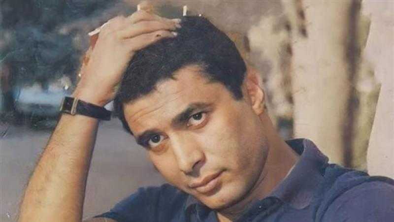 مؤلف كتاب ”أحمد زكى 86”: اساءتي لوالدة الفنان الراحل أمر ساخر