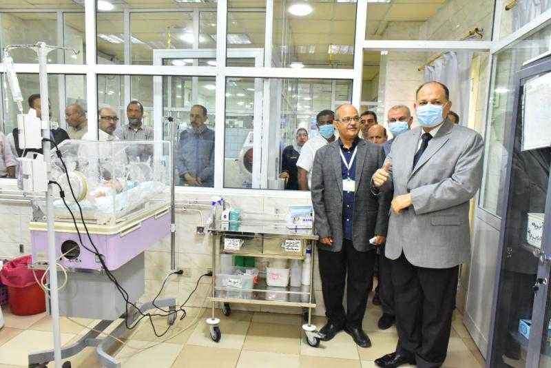 محافظ أسيوط يتفقد سير العمل بأقسام مستشفى المبرة للتأمين الصحى ويطمئن على صحة المرضى