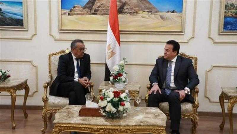 وزير الصحة يستقبل مدير منظمة الصحة العالمية بمطار القاهرة