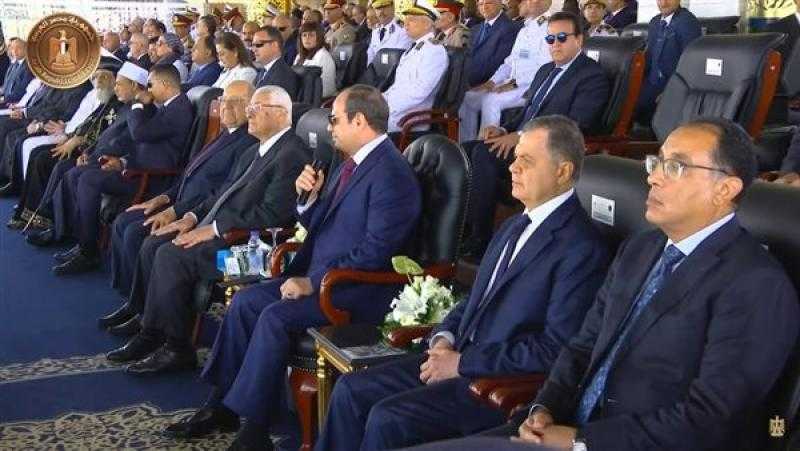 الرئيس السيسي: دماء الشهداء ثمنها غالٍ والدولة لن تتخلي عن أسرهم