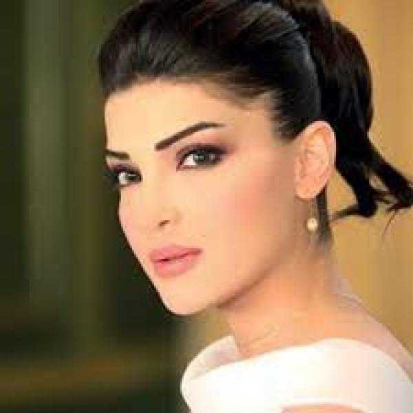 إصابة المطربة دينا حايك بسرطان الثدي من الدرجة الثالثة وخضوعها للعلاج الكيماوي