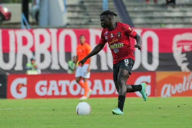 مدرب كاراكاس يعدد مميزات صفقة الزمالك الجديدة