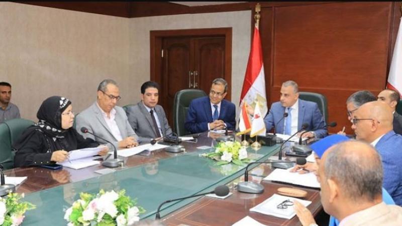 محافظ سوهاج يترأس اجتماع المجلس الإقليمي للسكان
