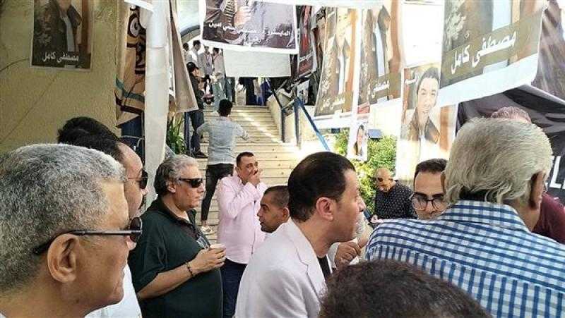 مصطفى كامل يصل مقر انتخابات نقيب الموسيقيين (صور)
